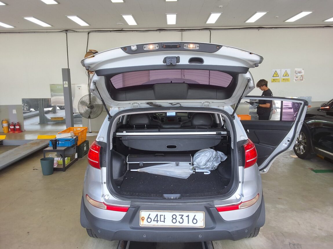 KIA SPORTAGE R DIESEL R2.0 2WD TLX LUXURY MODEL 2011 - zdjęcie 15