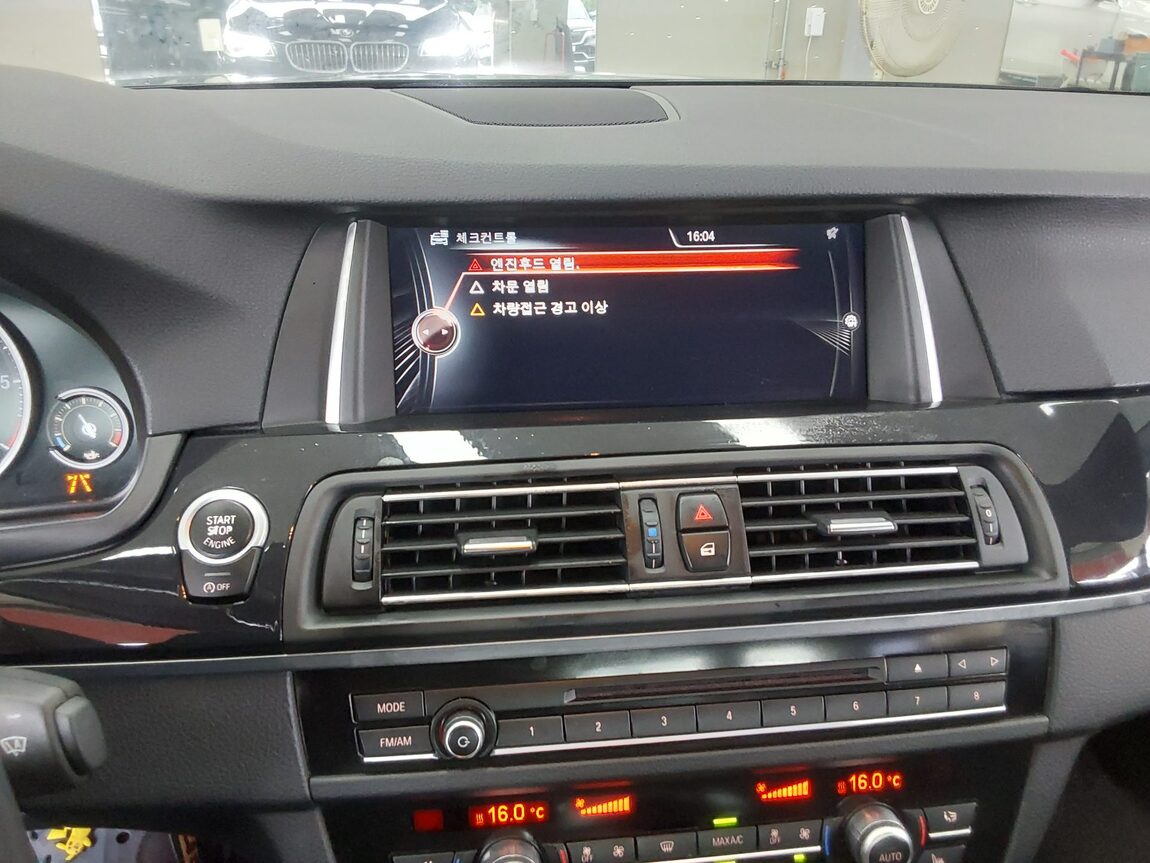 BMW 5 SERIES (6TH GEN) 520d xDRIVE M AERODYNAMIC PRO 2016 - zdjęcie 18