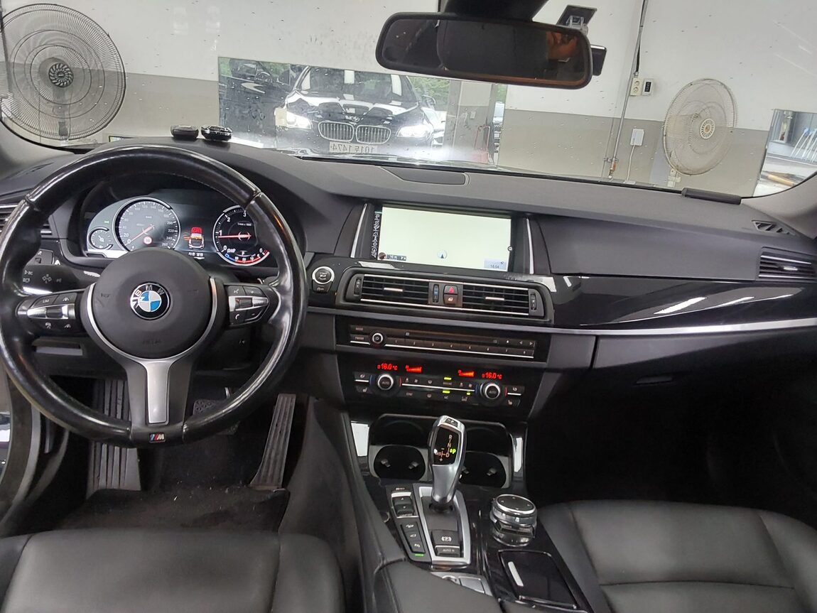 BMW 5 SERIES (6TH GEN) 520d xDRIVE M AERODYNAMIC PRO 2016 - zdjęcie 11