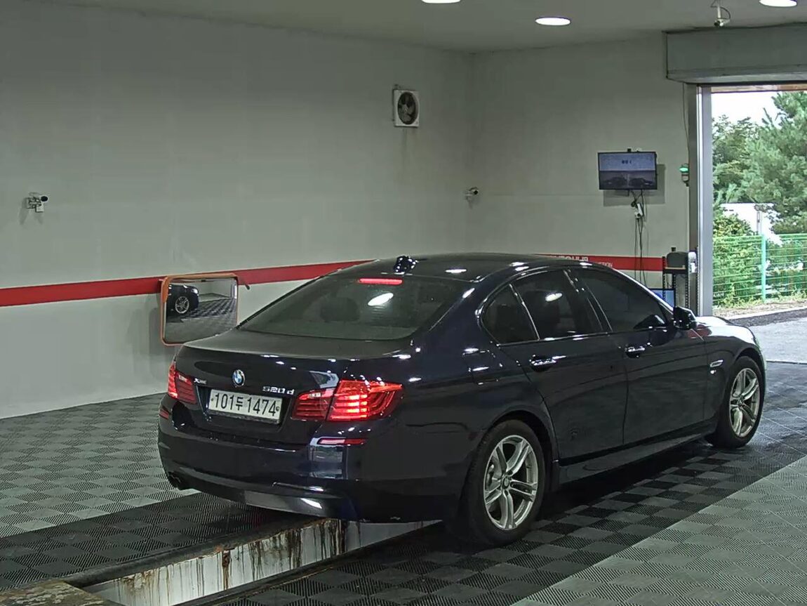 BMW 5 SERIES (6TH GEN) 520d xDRIVE M AERODYNAMIC PRO 2016 - zdjęcie 5