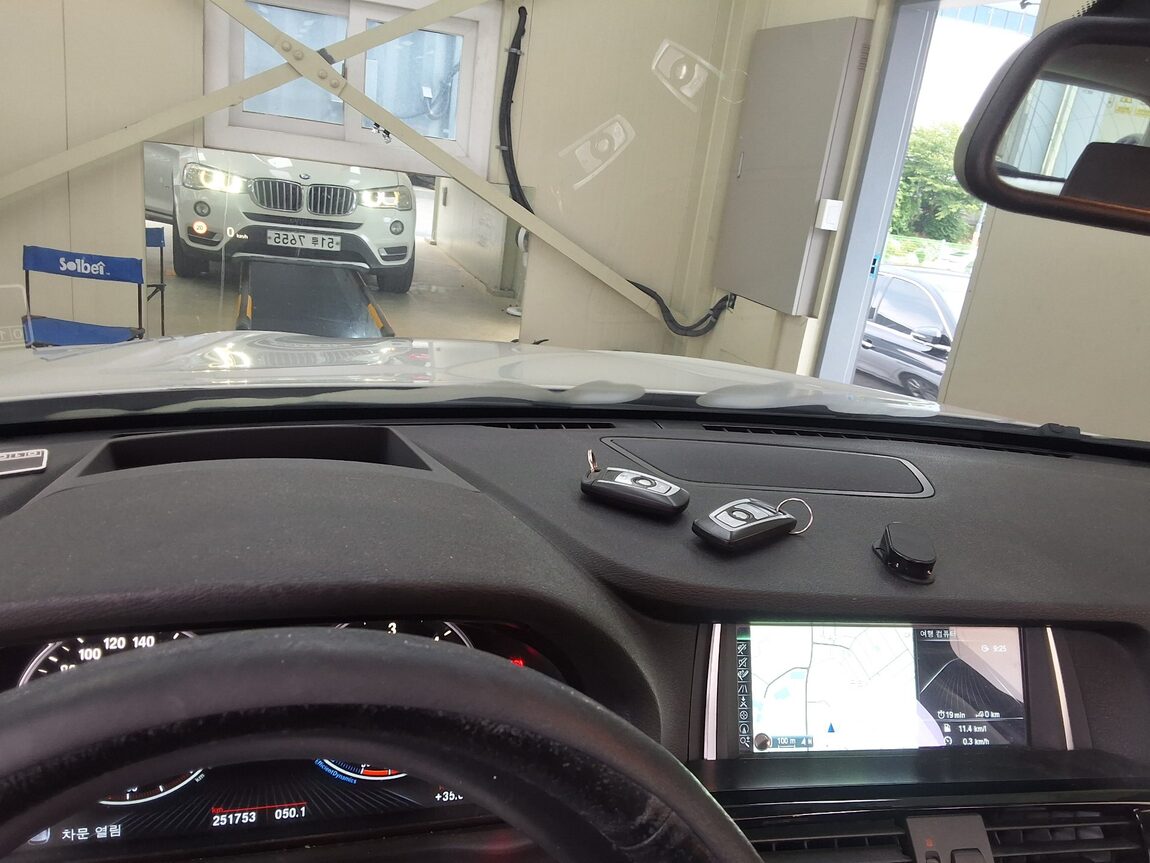 BMW X3 (2ND GEN) 20d xDRIVE X LINE 2015 - zdjęcie 25