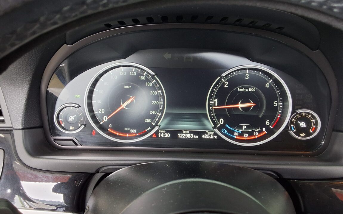 BMW 5 SERIES (6TH GEN) 520d xDRIVE M AERODYNAMIC PRO 2016 - zdjęcie 9