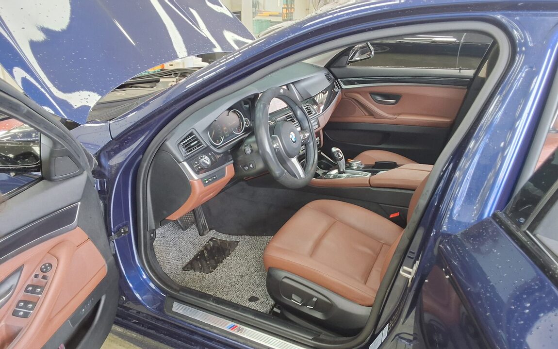 BMW 5 SERIES (6TH GEN) 520d xDRIVE M AERODYNAMIC PRO 2016 - zdjęcie 10
