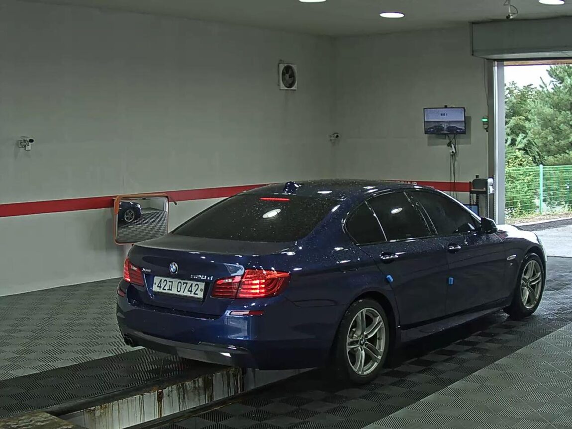 BMW 5 SERIES (6TH GEN) 520d xDRIVE M AERODYNAMIC PRO 2016 - zdjęcie 5