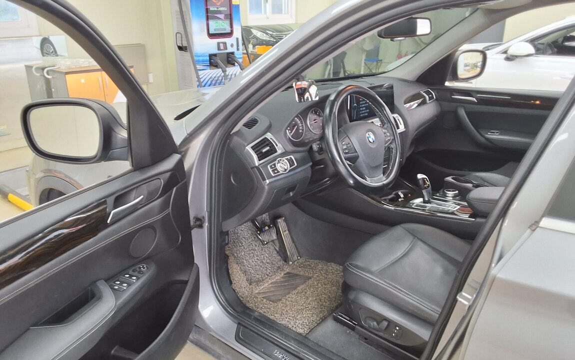 BMW X3 (2ND GEN) 20d xDRIVE HIGH 2013 - zdjęcie 10
