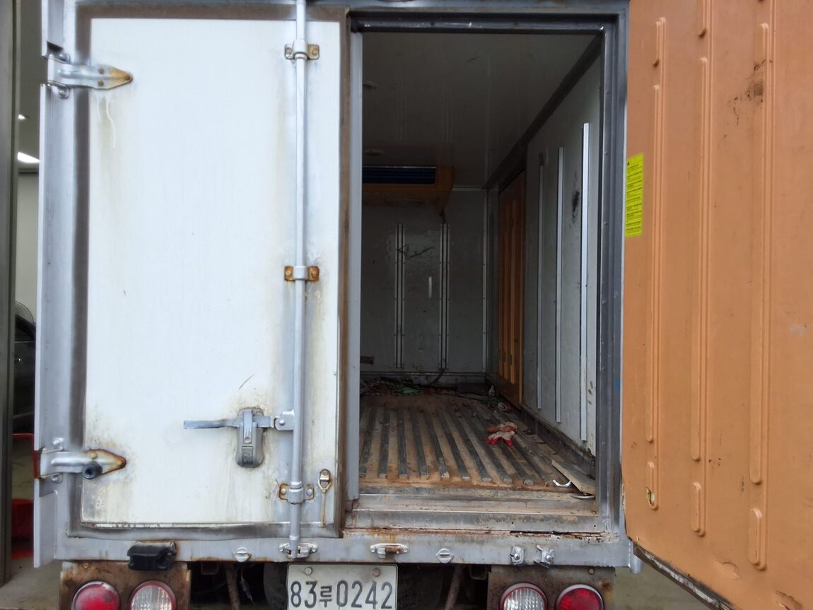 KIA BONGO III CARGO FREEZER BOX TRUCK 1 TON KING CAB 2011 - zdjęcie 12