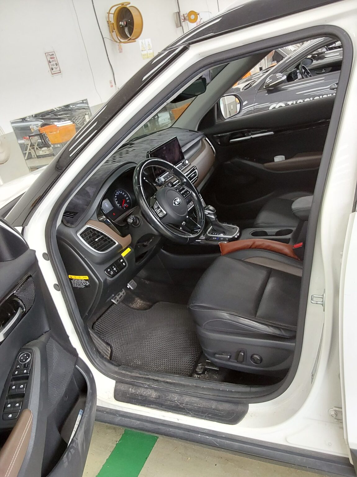 KIA SELTOS 1.6 GASOLINE 2WD NOBLESSE 2020 - zdjęcie 10