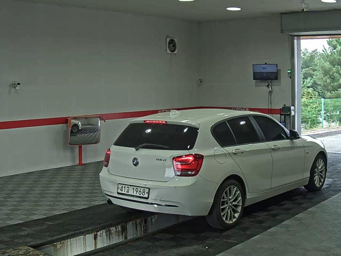 BMW 1 SERIES (2ND GEN) 5-DOOR 118d SPORTS 2015 - zdjęcie 5