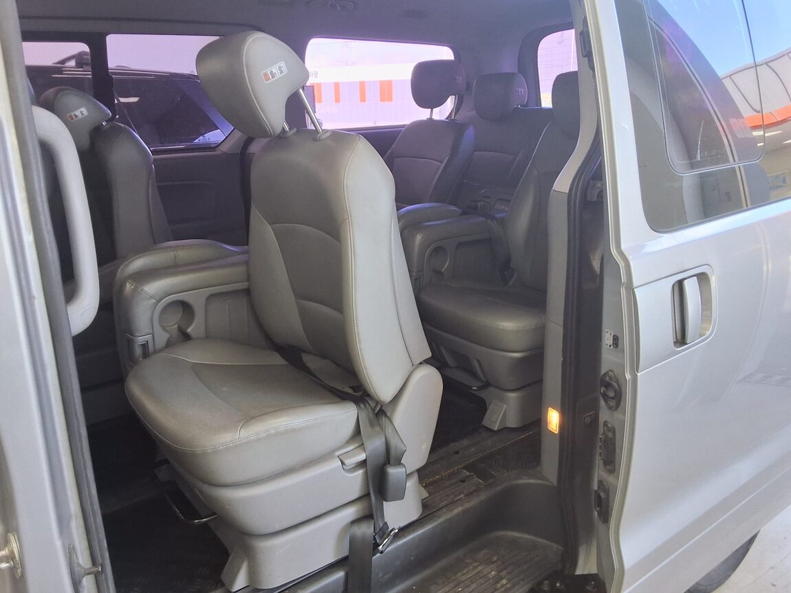 HYUNDAI THE NEW GRAND STAREX 12-SEATER DIESEL SMART 2020 - zdjęcie 12