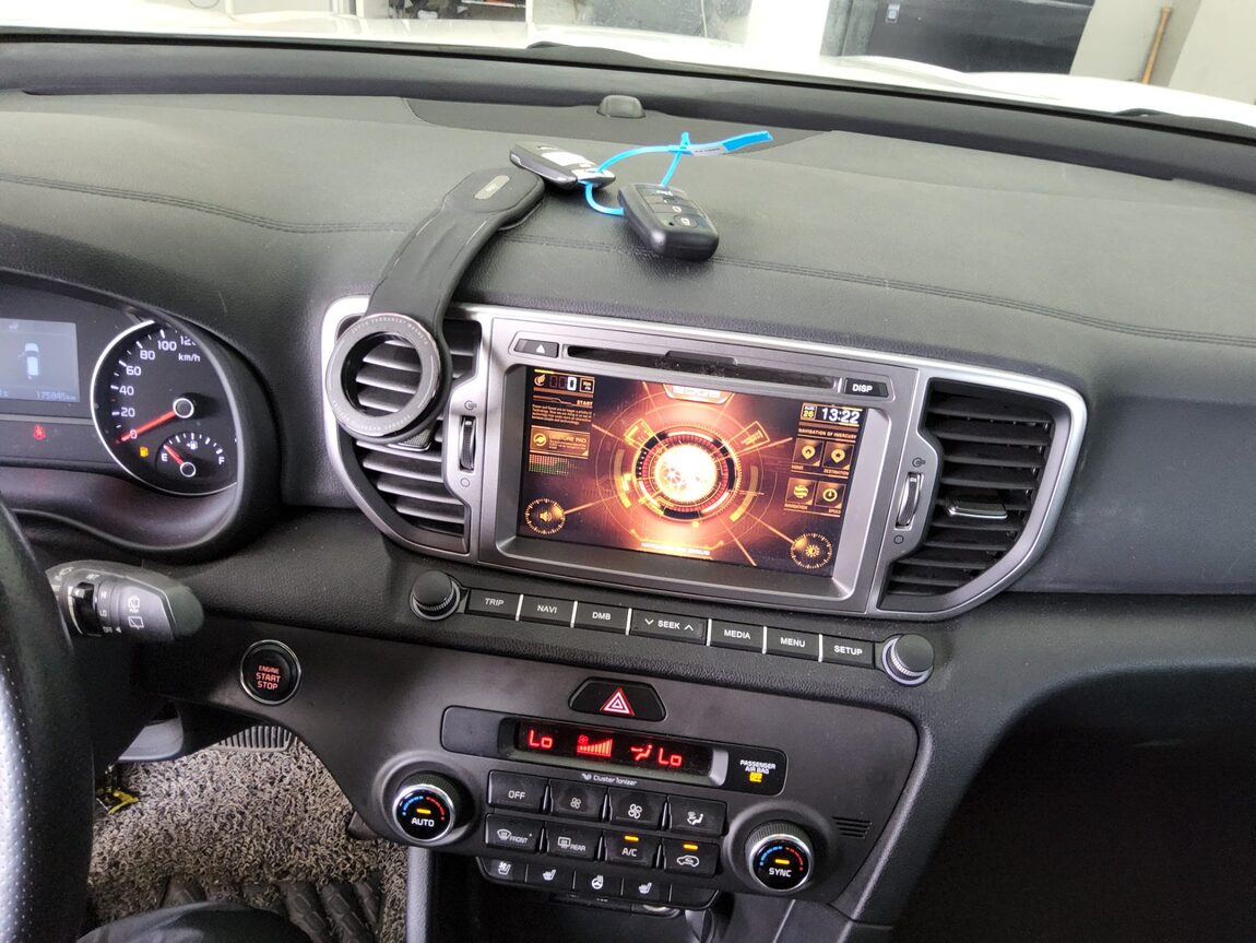 KIA NEW SPORTAGE 1.7 2WD NOBLESSE 2018 - zdjęcie 17