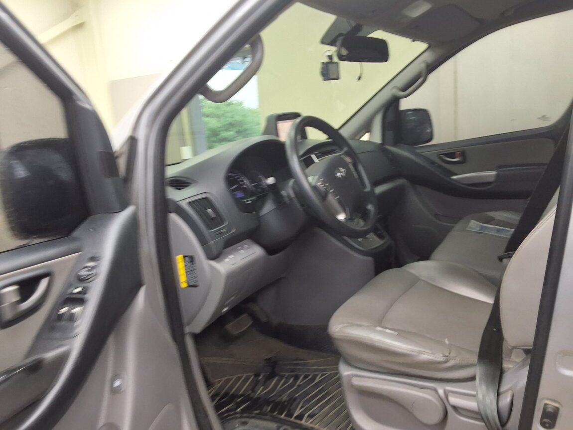 HYUNDAI GRAND STAREX 3-SEATER DIESEL VAN MODERN 2018 - zdjęcie 11