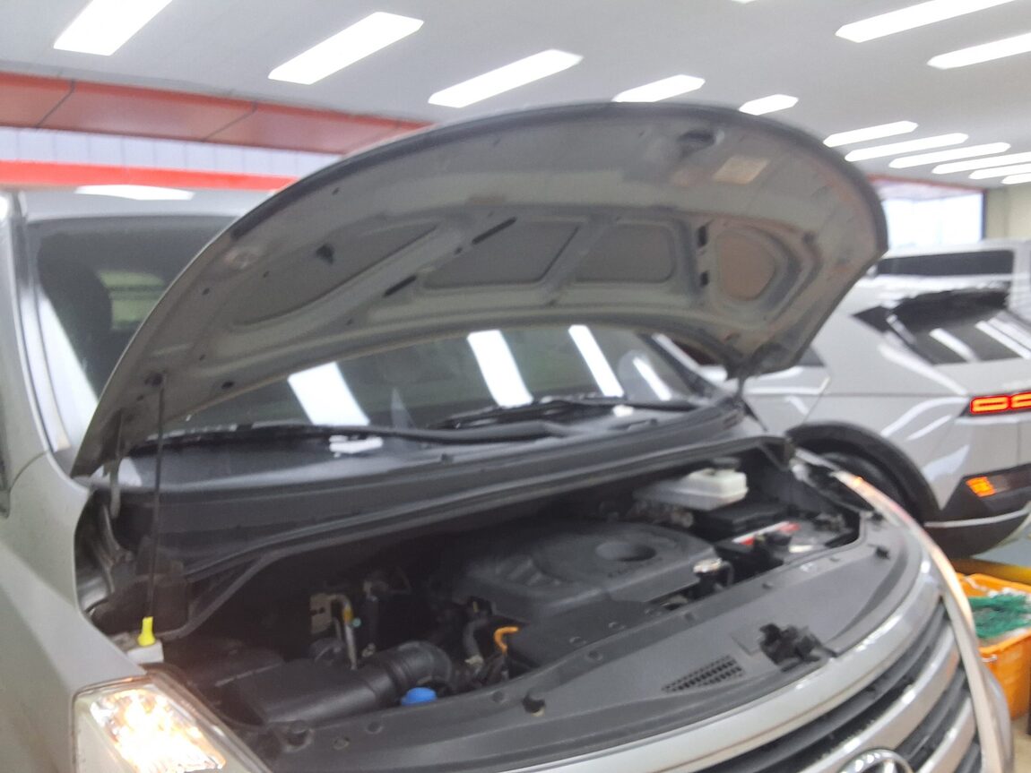 HYUNDAI GRAND STAREX 3-SEATER DIESEL VAN MODERN 2018 - zdjęcie 18