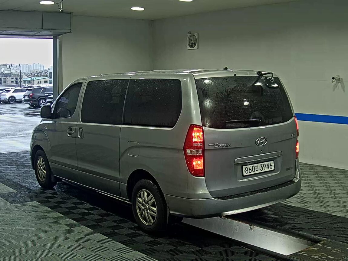 HYUNDAI GRAND STAREX 3-SEATER DIESEL VAN MODERN 2018 - zdjęcie 6