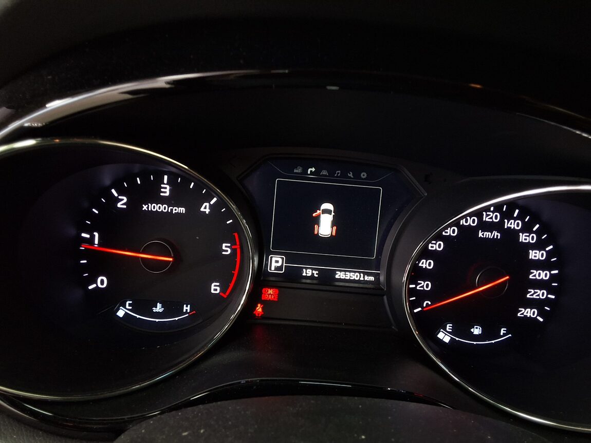 KIA ALL NEW CARNIVAL HI-LIMOUSINE DIESEL 9-SEATER NOBLESSE 2016 - zdjęcie 10