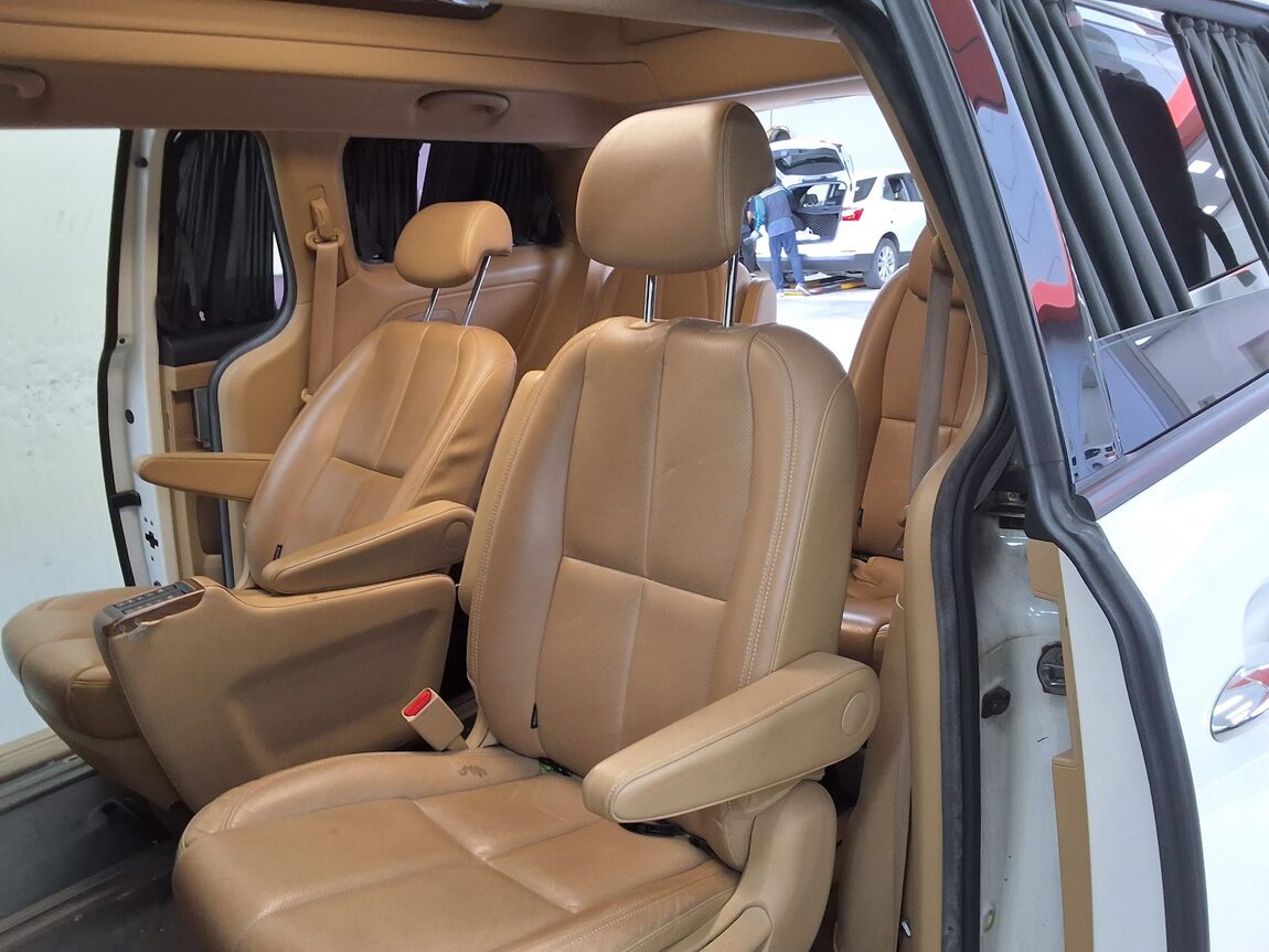 KIA ALL NEW CARNIVAL HI-LIMOUSINE DIESEL 9-SEATER NOBLESSE 2016 - zdjęcie 13