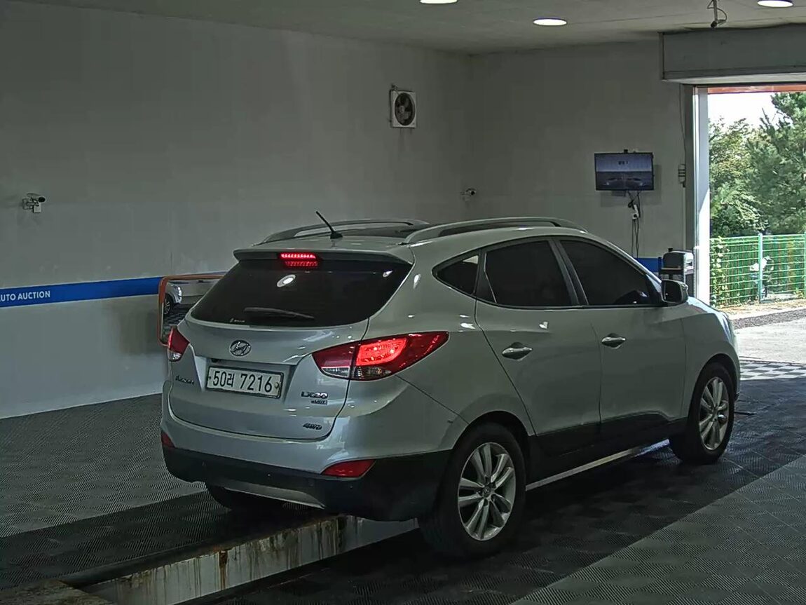 HYUNDAI TUCSON ix DIESEL R20 4WD LX20 PREMIER 2010 - zdjęcie 5