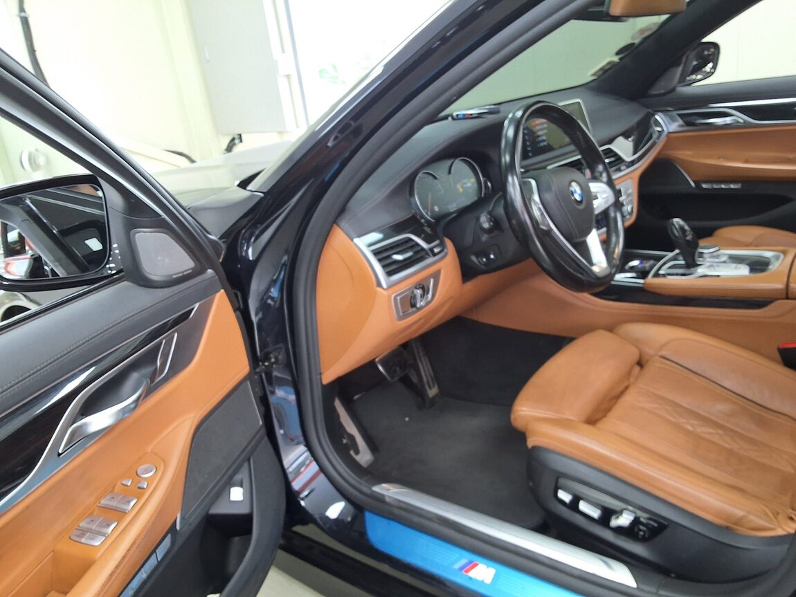 BMW 7 SERIES (6TH GEN) 740d xDRIVE M SPORT 2018 - zdjęcie 11