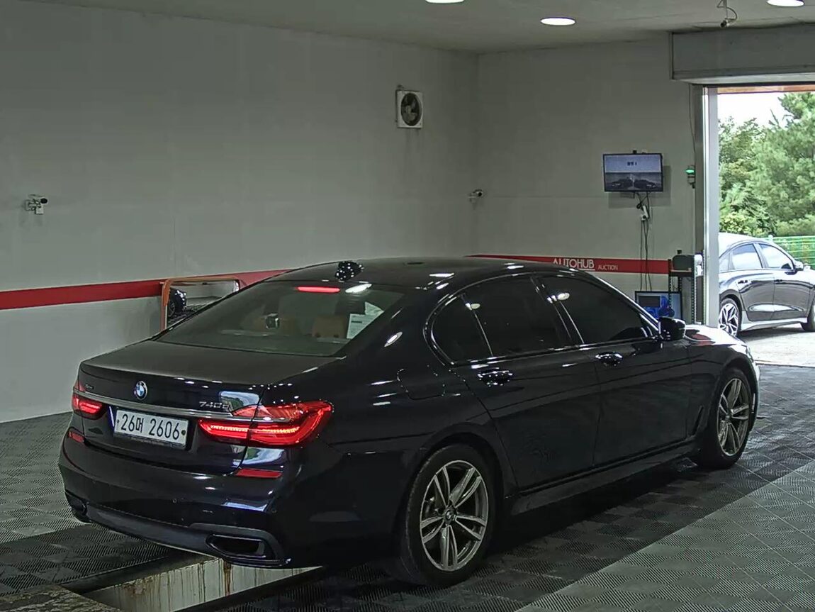 BMW 7 SERIES (6TH GEN) 740d xDRIVE M SPORT 2018 - zdjęcie 5