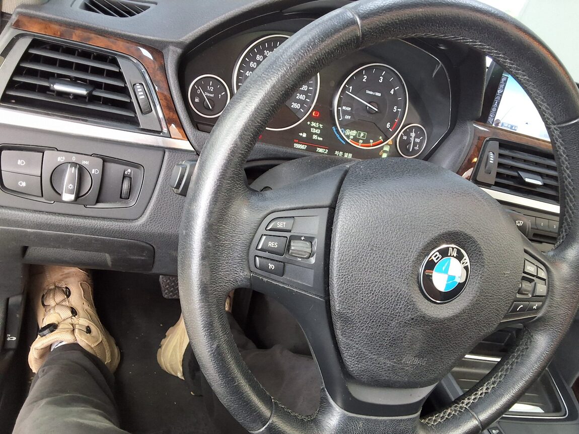 BMW 3 SERIES (6TH GEN) 320d xDRIVE 2014 - zdjęcie 23