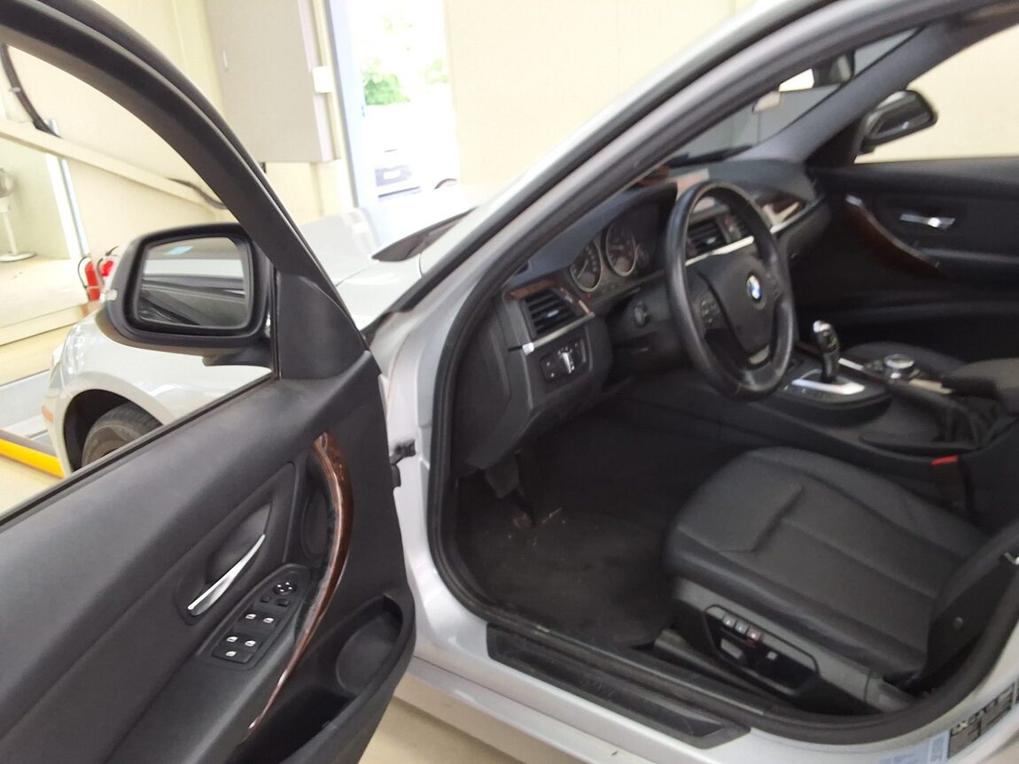 BMW 3 SERIES (6TH GEN) 320d xDRIVE 2014 - zdjęcie 11