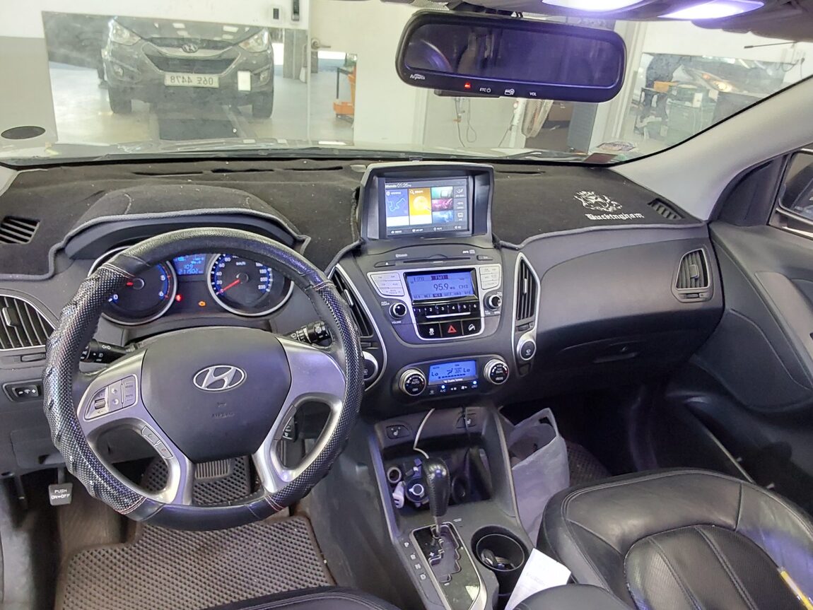 HYUNDAI TUCSON ix DIESEL R20 2WD LX20 PREMIER 2010 - zdjęcie 11