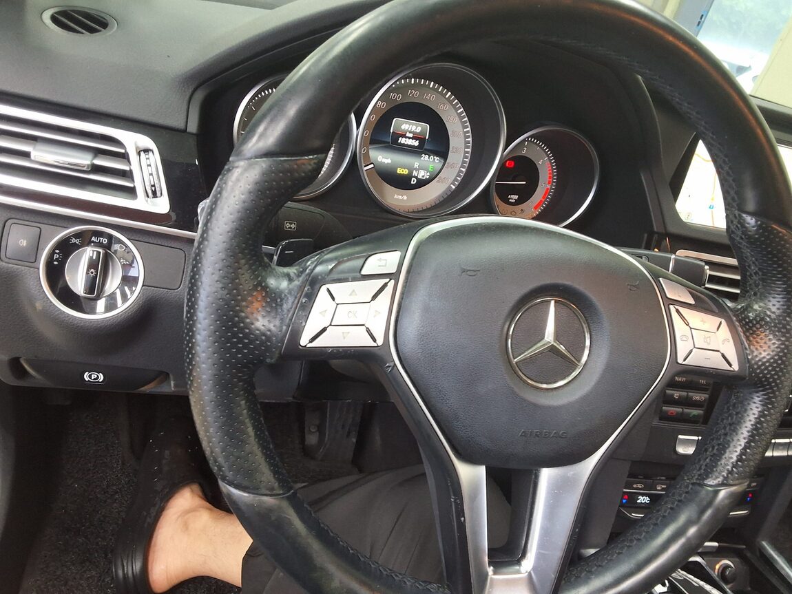 MERCEDES-BENZ E-CLASS (4TH GEN) E250 CDI 4MATIC 2014 - zdjęcie 23
