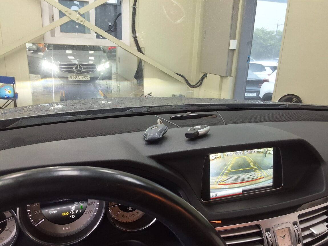 MERCEDES-BENZ E-CLASS (4TH GEN) E250 CDI 4MATIC 2014 - zdjęcie 25