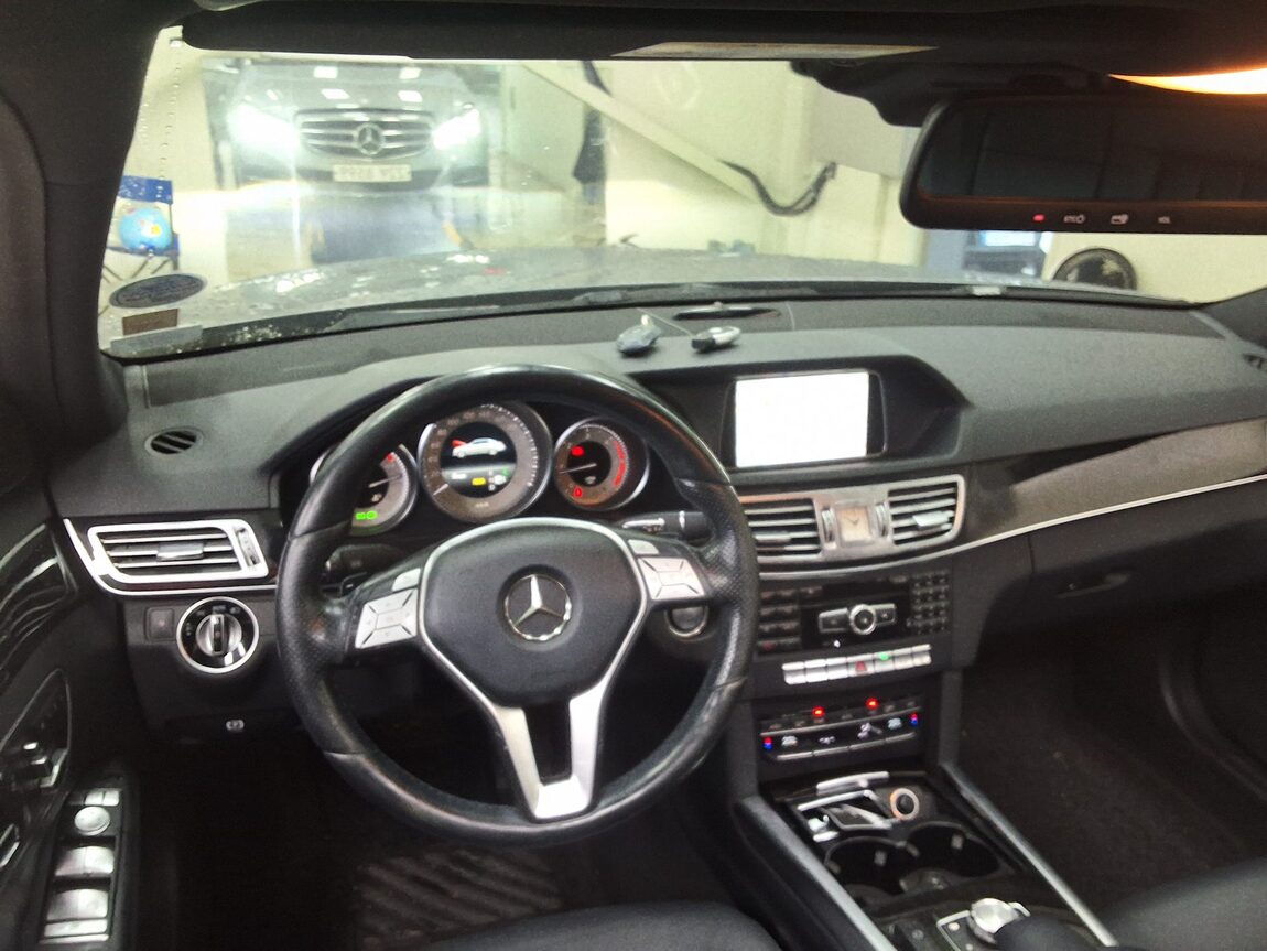 MERCEDES-BENZ E-CLASS (4TH GEN) E250 CDI 4MATIC 2014 - zdjęcie 12