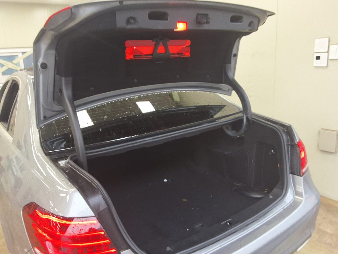 MERCEDES-BENZ E-CLASS (4TH GEN) E250 CDI 4MATIC 2014 - zdjęcie 16