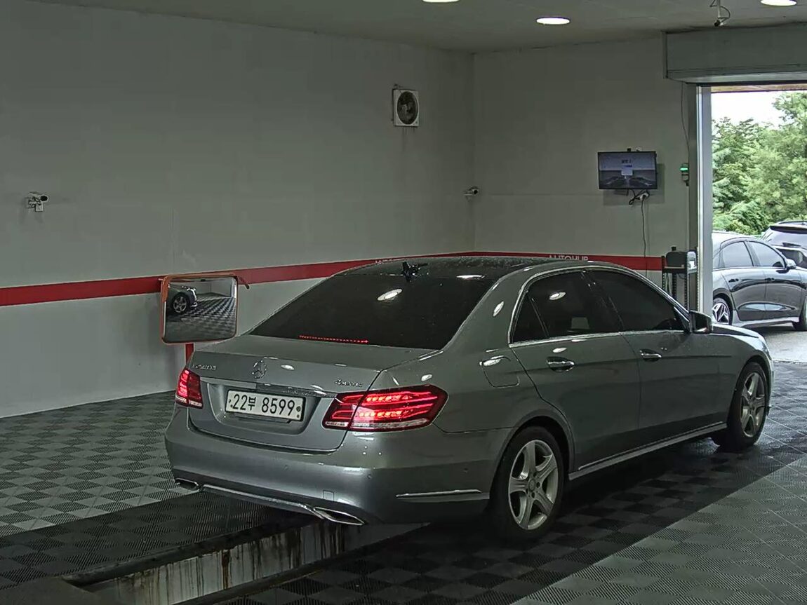 MERCEDES-BENZ E-CLASS (4TH GEN) E250 CDI 4MATIC 2014 - zdjęcie 5