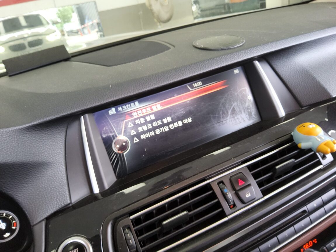 BMW 5 SERIES (6TH GEN) 520d xDRIVE M AERODYNAMIC 2016 - zdjęcie 17