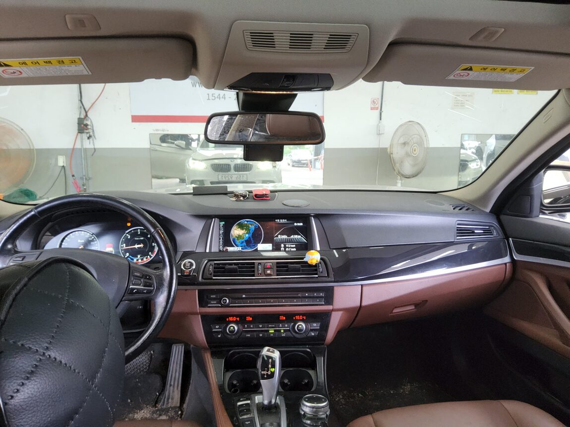 BMW 5 SERIES (6TH GEN) 520d xDRIVE M AERODYNAMIC 2016 - zdjęcie 11