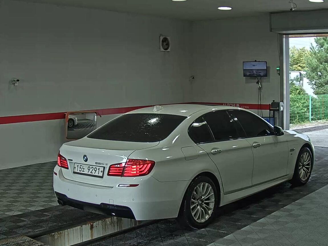 BMW 5 SERIES (6TH GEN) 520d xDRIVE M AERODYNAMIC 2016 - zdjęcie 5