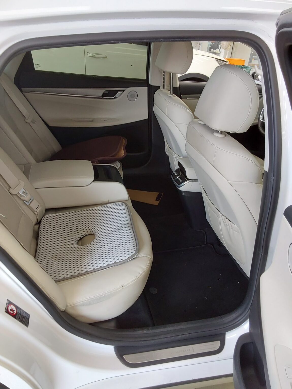 HYUNDAI THE NEW GRANDEUR IG GASOLINE 2.5 LE BLANC 2023 - zdjęcie 13