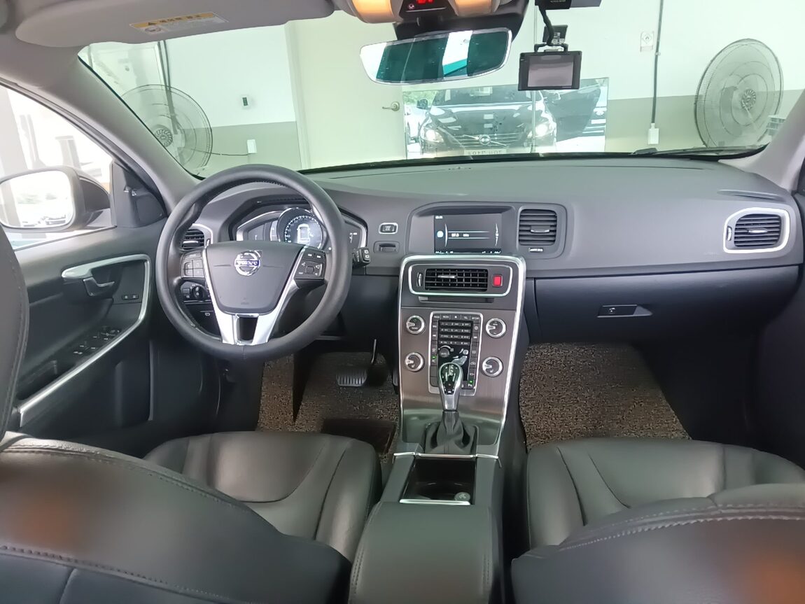 VOLVO V60 D3 MOMENTUM 2016 - zdjęcie 19