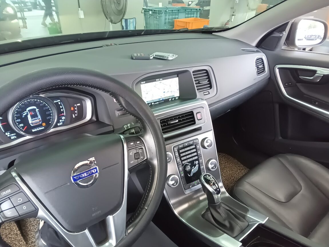 VOLVO V60 D3 MOMENTUM 2016 - zdjęcie 20
