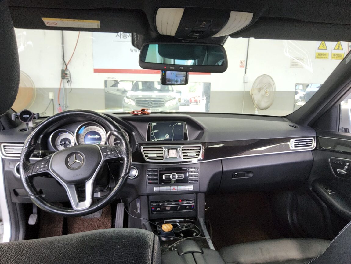 MERCEDES-BENZ E-CLASS (4TH GEN) E250 CDI 4MATIC 2014 - zdjęcie 11