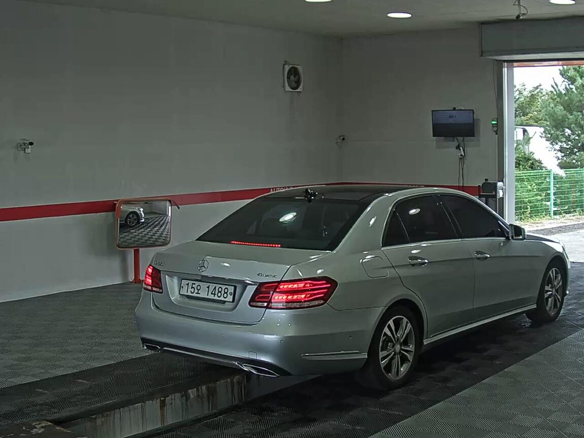 MERCEDES-BENZ E-CLASS (4TH GEN) E250 CDI 4MATIC 2014 - zdjęcie 5