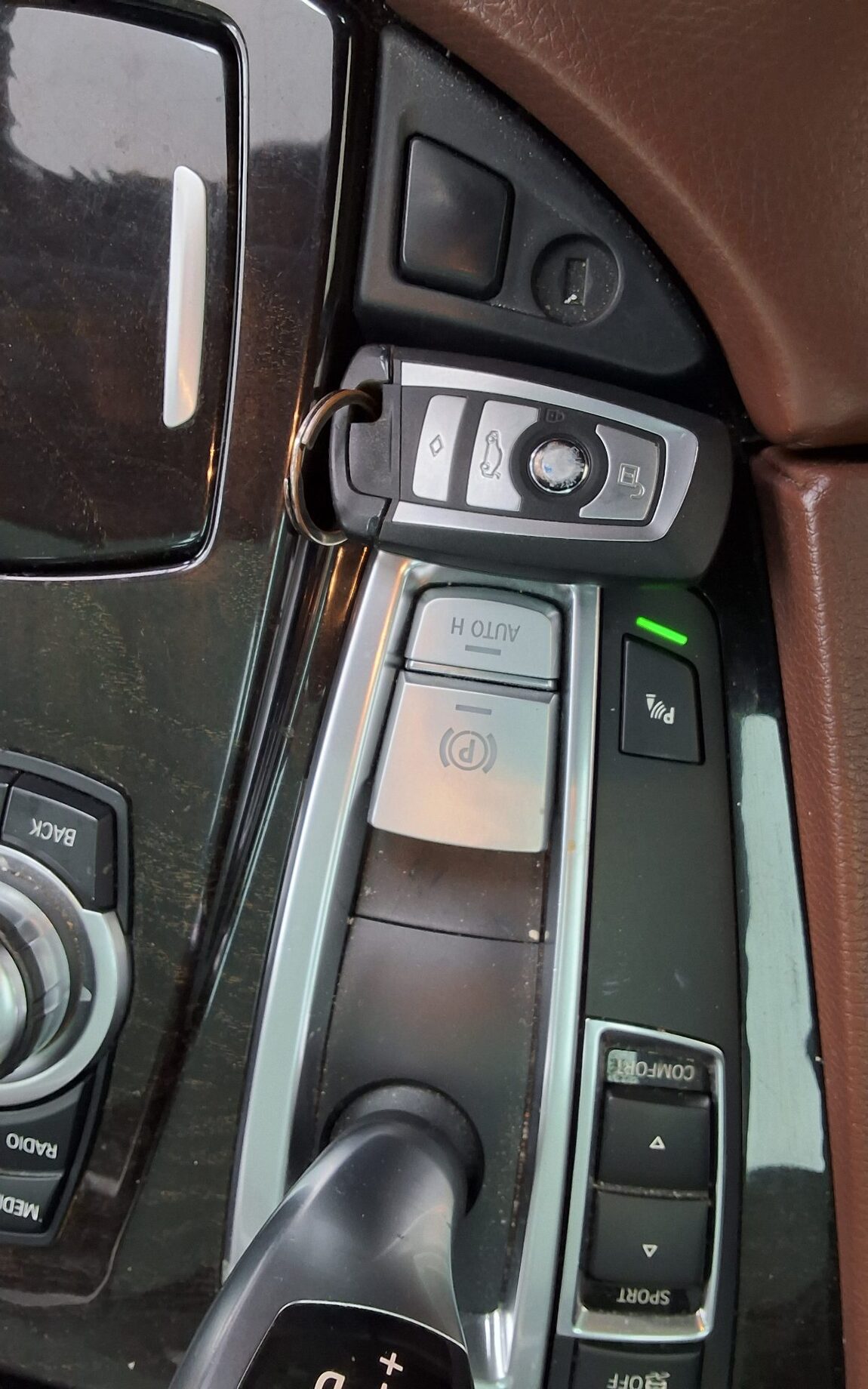 BMW 5 SERIES (6TH GEN) 520d 2013 - zdjęcie 20