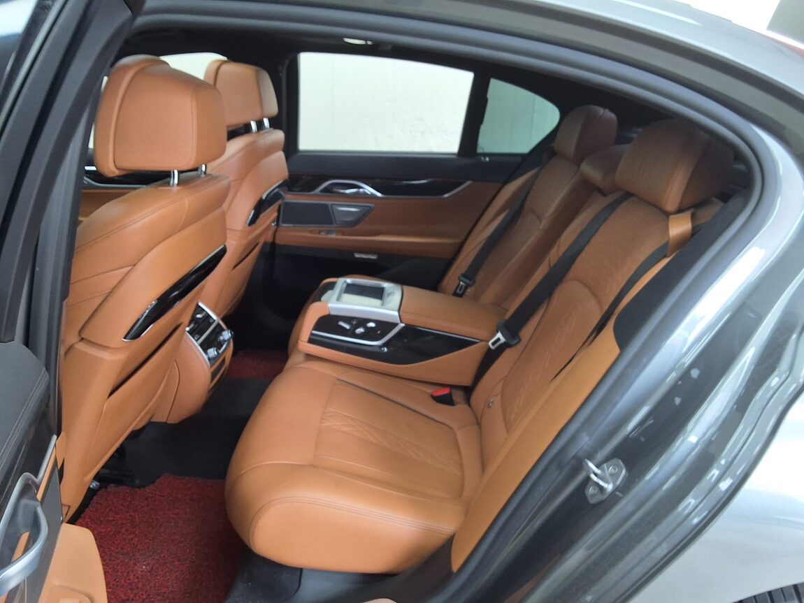 BMW 7 SERIES (6TH GEN) 740d xDRIVE M SPORT 2018 - zdjęcie 13