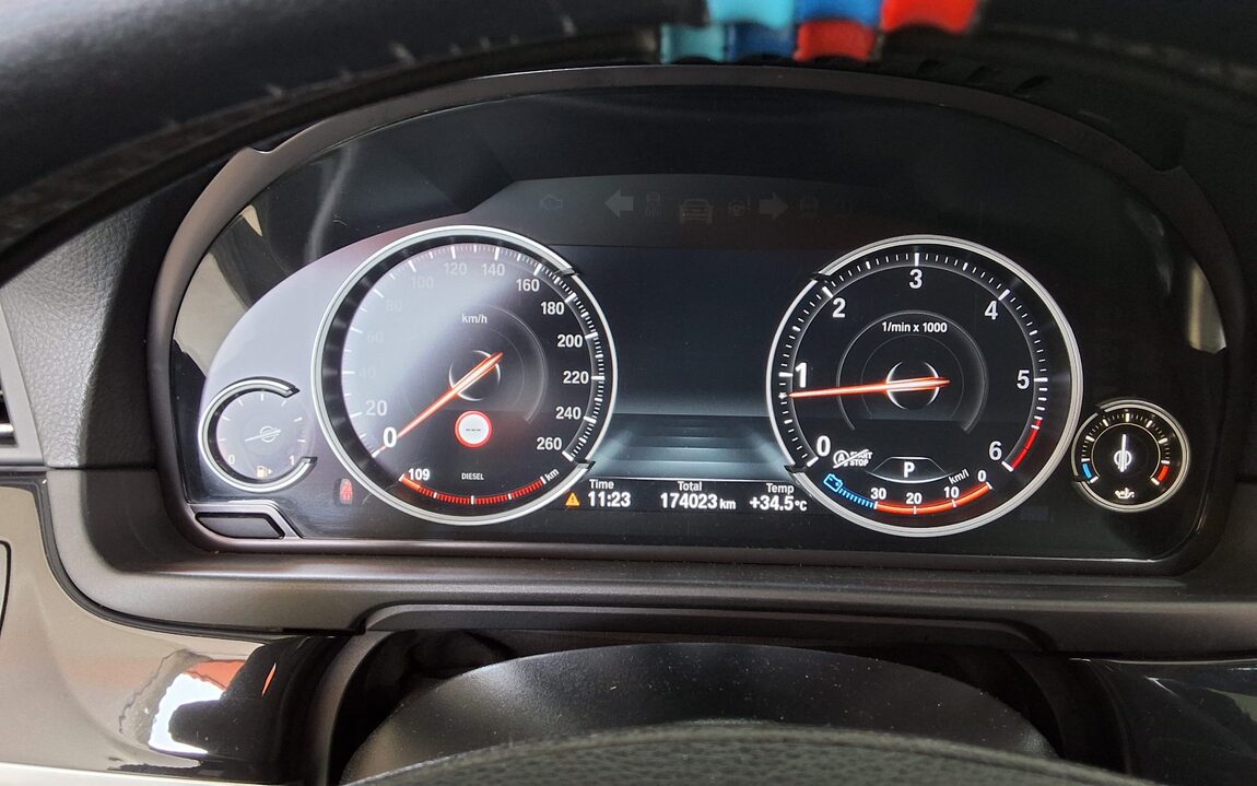 BMW 5 SERIES (6TH GEN) 520d 2015 - zdjęcie 9