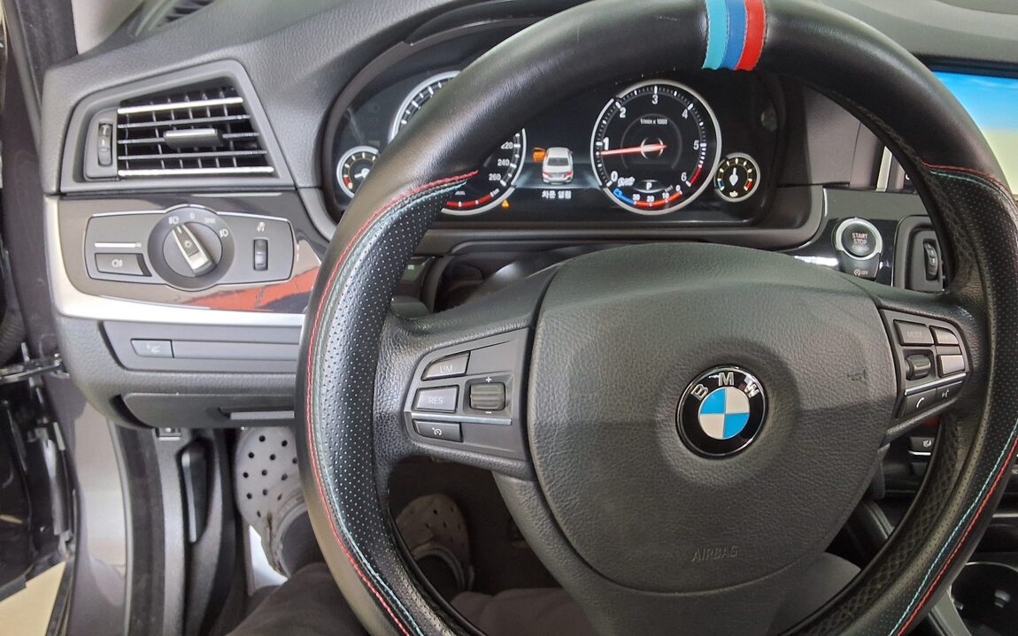 BMW 5 SERIES (6TH GEN) 520d 2015 - zdjęcie 17