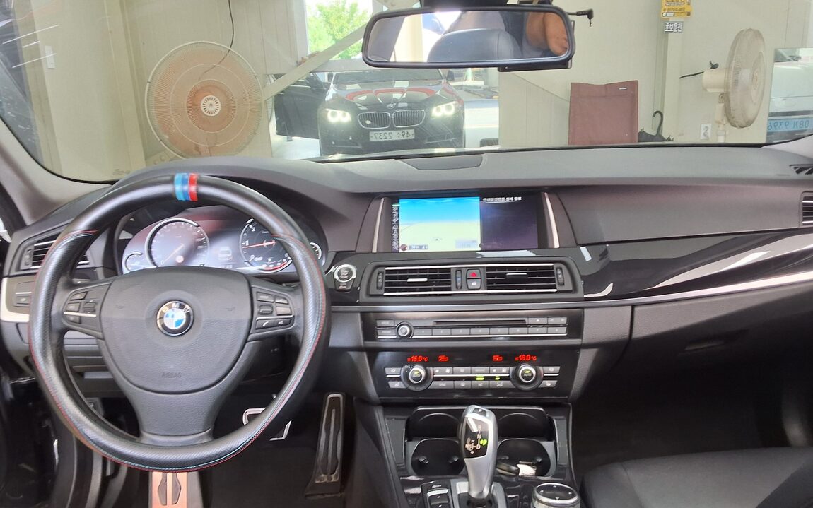 BMW 5 SERIES (6TH GEN) 520d 2015 - zdjęcie 11