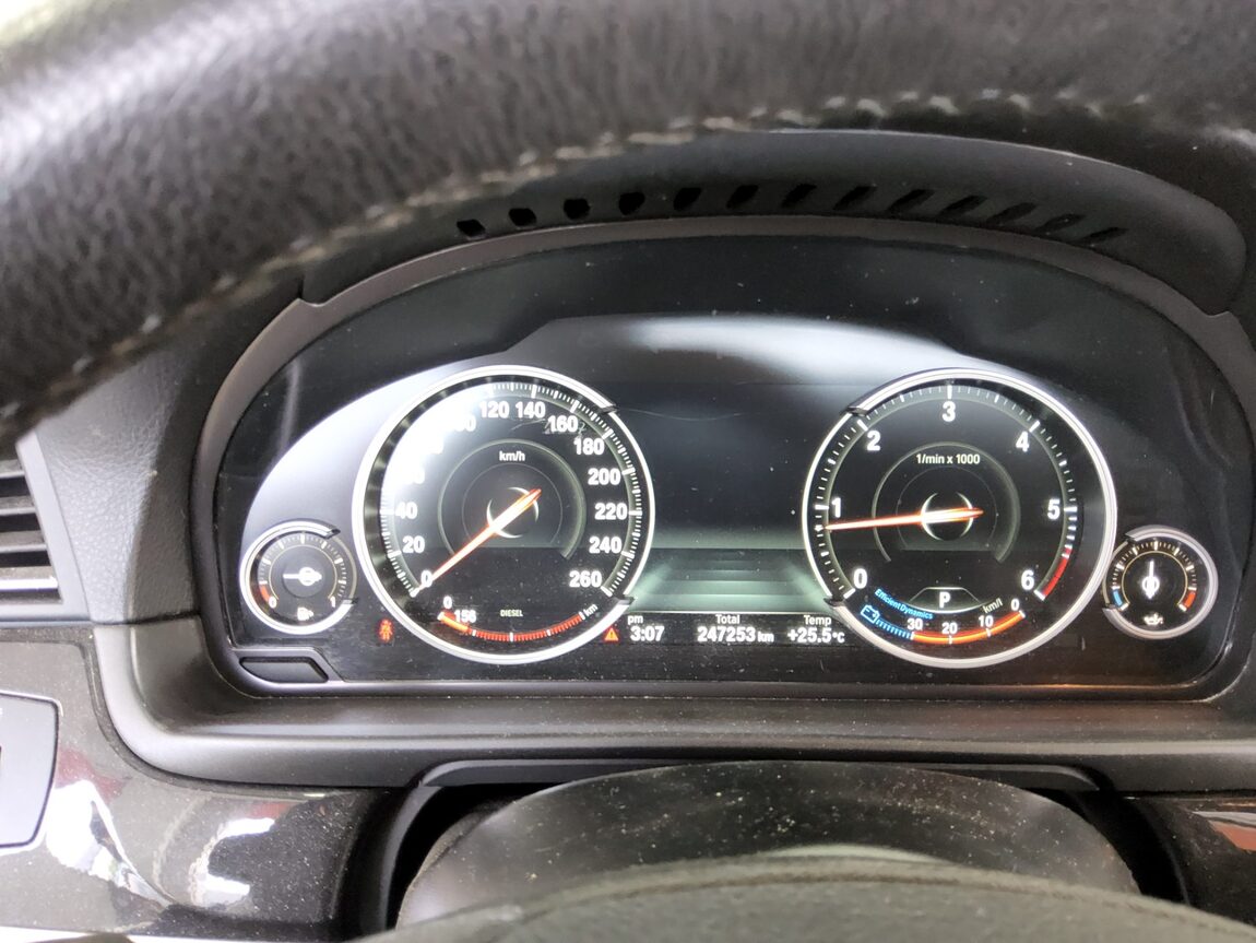 BMW 5 SERIES (6TH GEN) 520d xDRIVE 2014 - zdjęcie 9