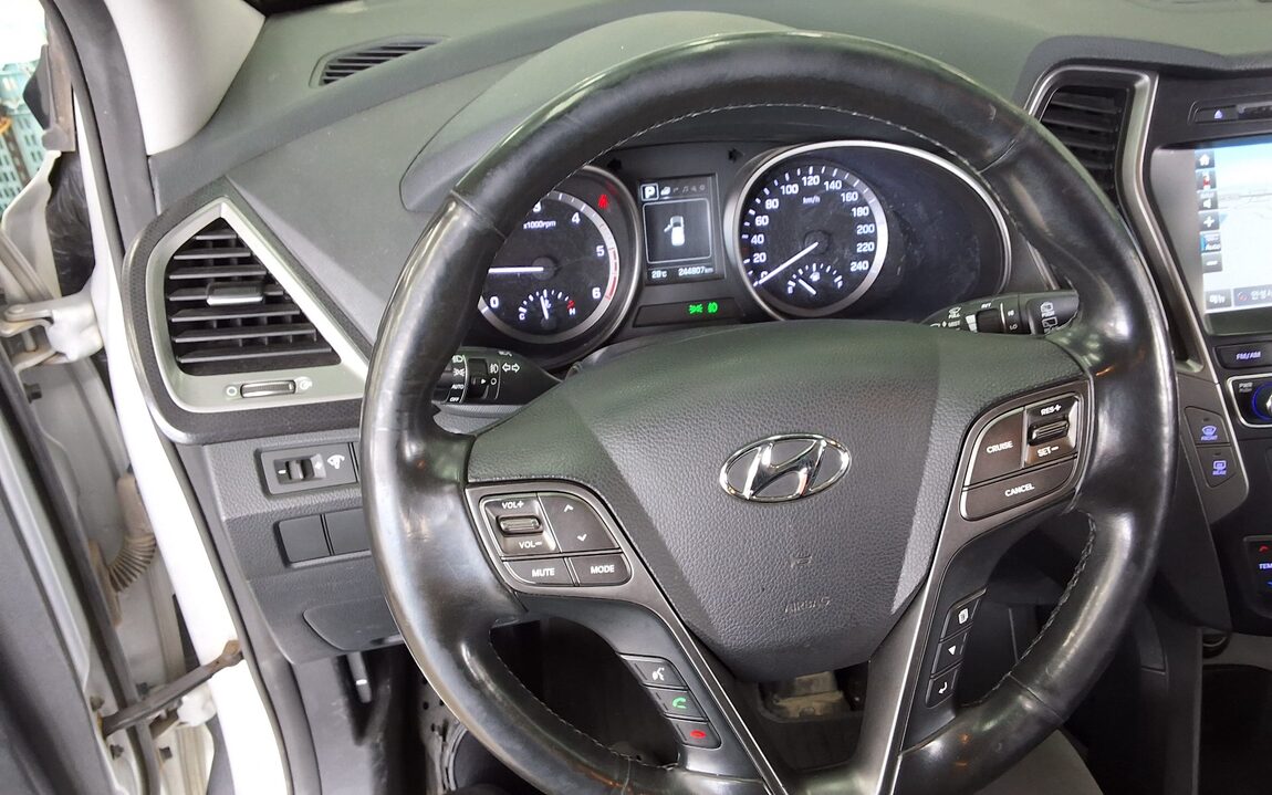 HYUNDAI SANTA FE THE PRIME DIESEL R2.0 2WD PREMIUM 2018 - zdjęcie 17