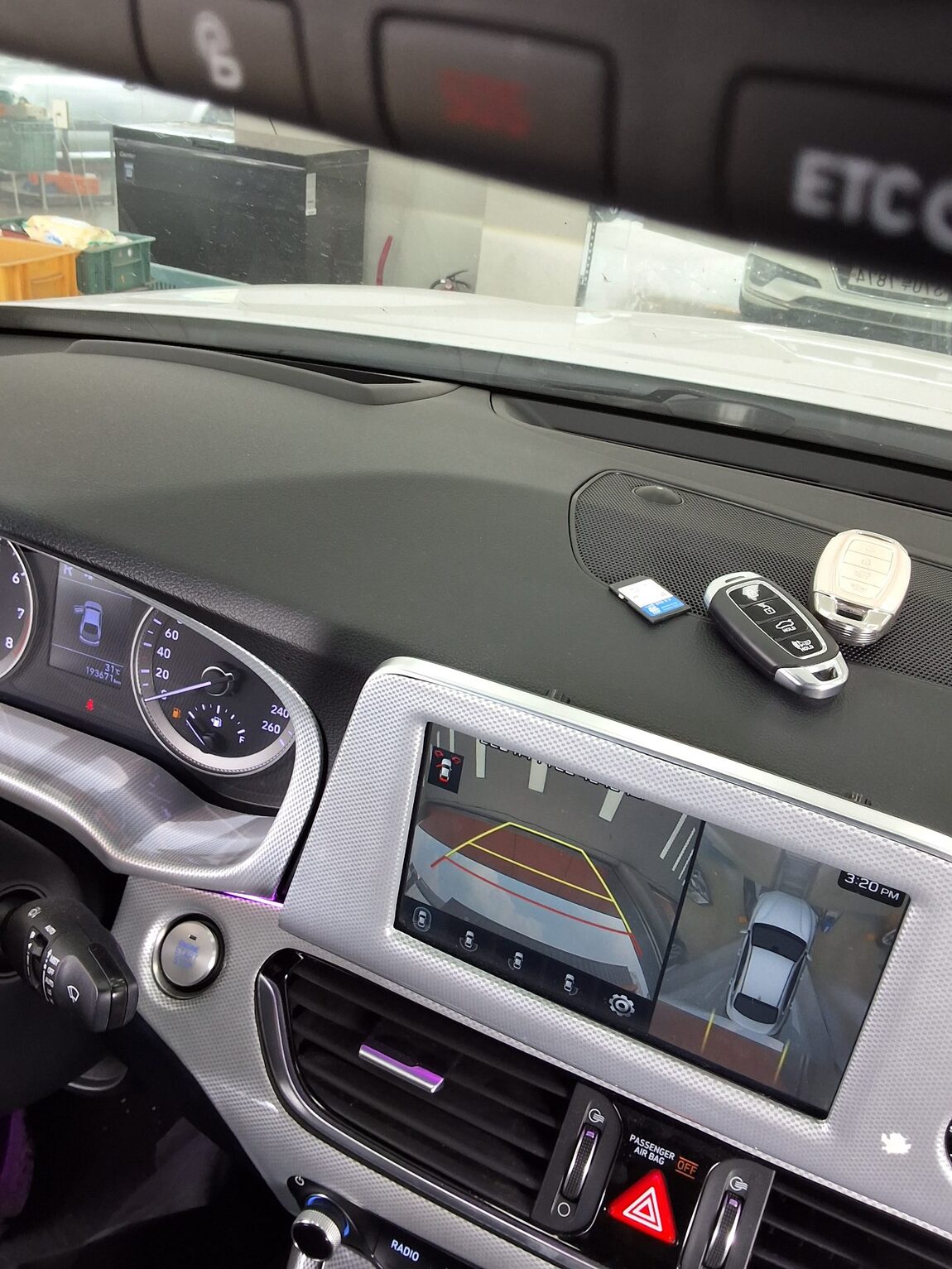 HYUNDAI GRANDEUR IG 2.4 GDi PREMIUM 2019 - zdjęcie 17