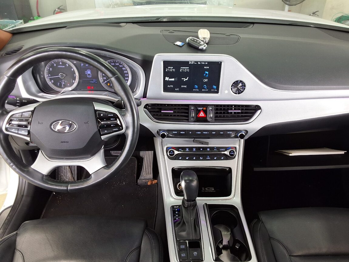 HYUNDAI GRANDEUR IG 2.4 GDi PREMIUM 2019 - zdjęcie 11
