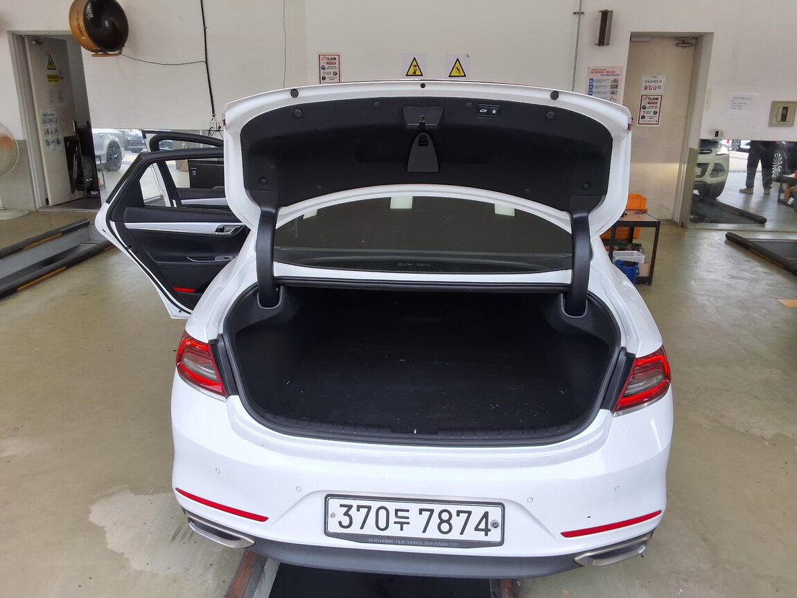 HYUNDAI GRANDEUR IG 2.4 GDi PREMIUM 2019 - zdjęcie 15