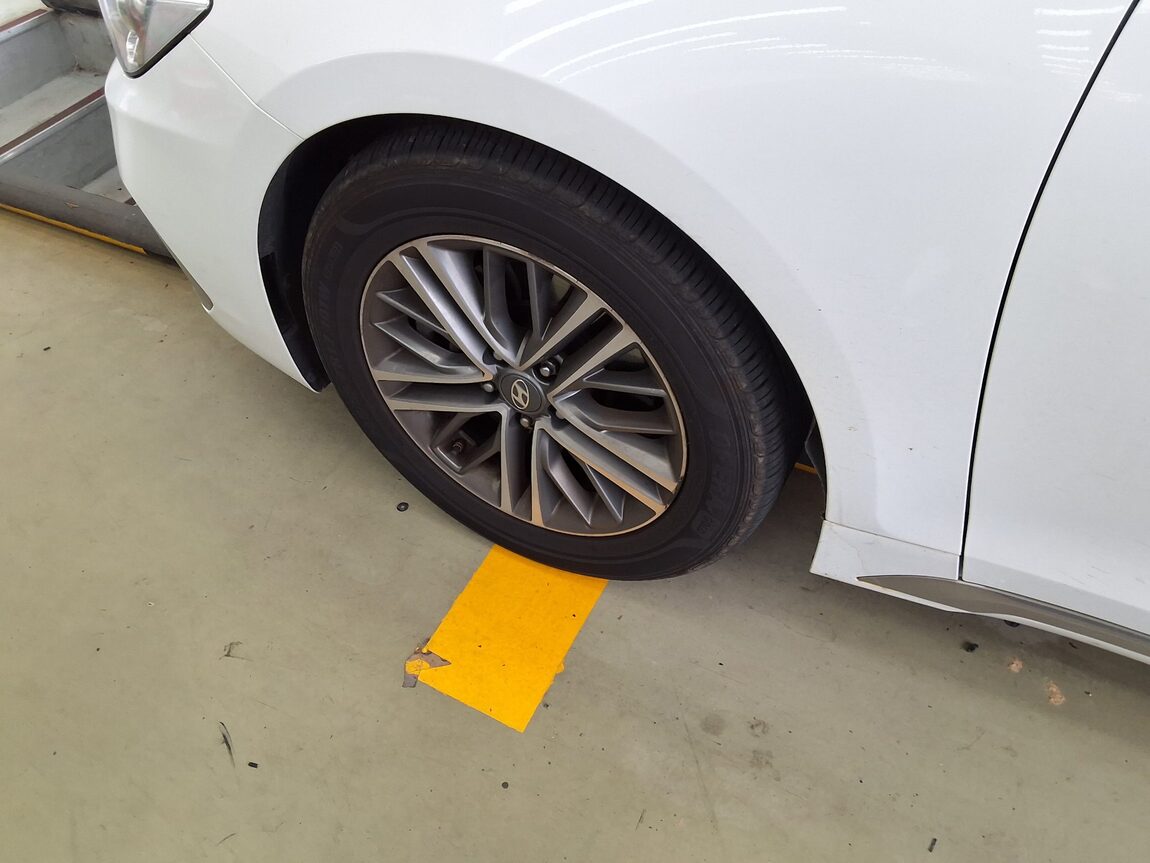 HYUNDAI GRANDEUR IG 2.4 GDi PREMIUM 2019 - zdjęcie 21