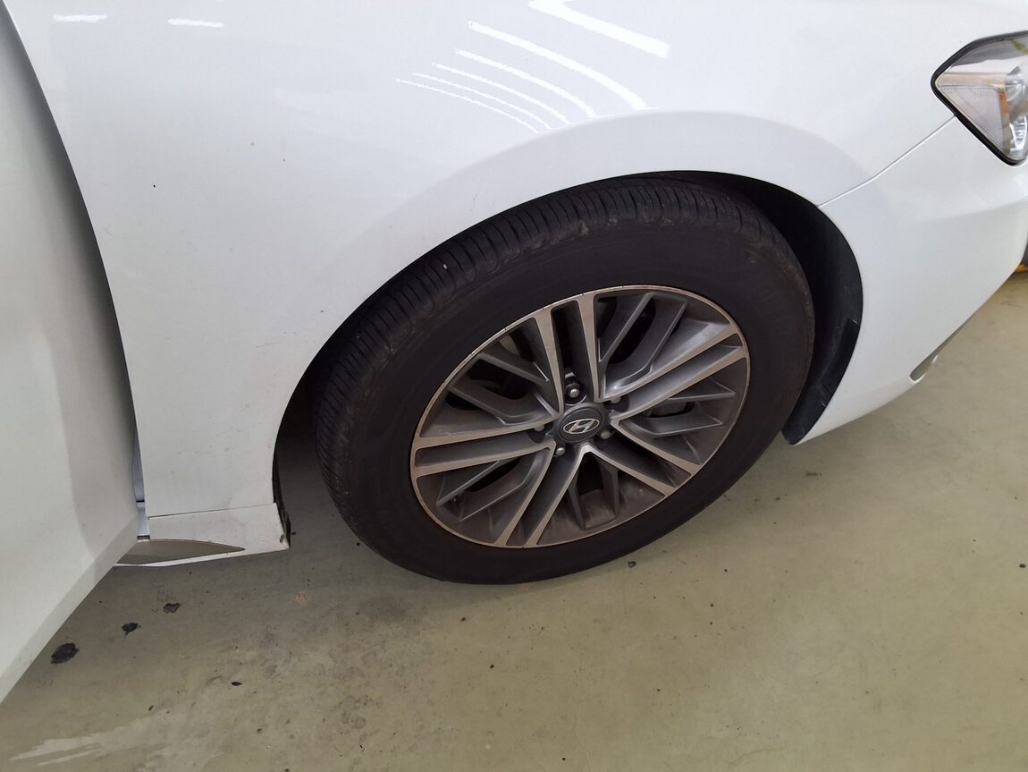 HYUNDAI GRANDEUR IG 2.4 GDi PREMIUM 2019 - zdjęcie 23